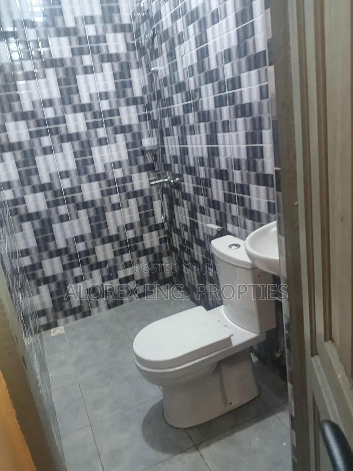 1bdrm Bedsitter in Oyarifa Tipper, Ghana Flag for rent