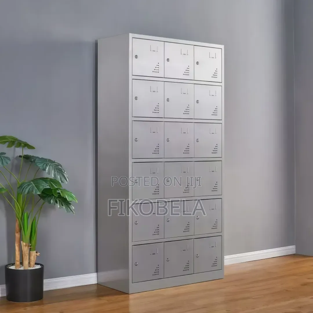 Staff Locker Stell 18 Doors