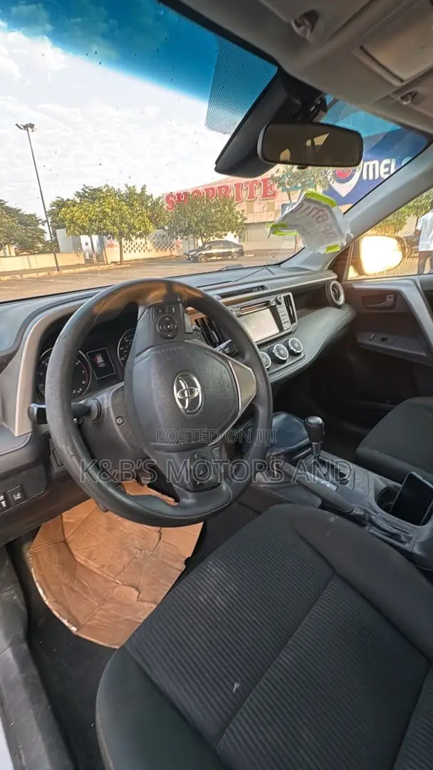 Toyota RAV4 LE AWD (2.5L 4cyl 6A) 2017 Silver