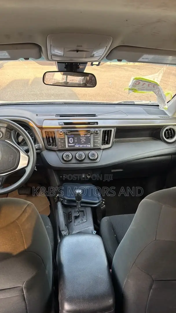 Toyota RAV4 LE AWD (2.5L 4cyl 6A) 2017 Silver