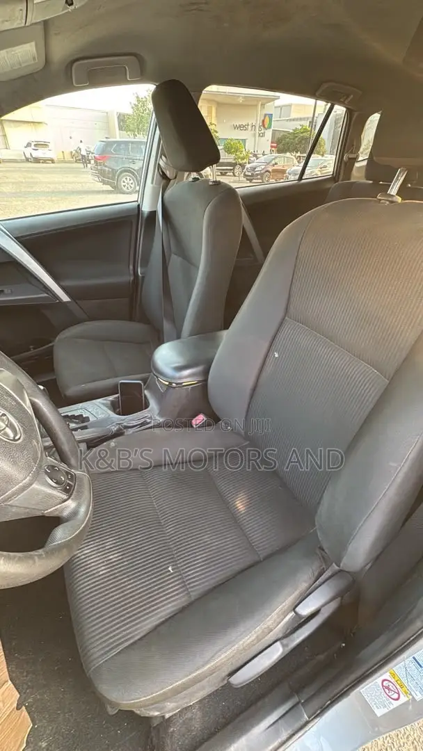 Toyota RAV4 LE AWD (2.5L 4cyl 6A) 2017 Silver