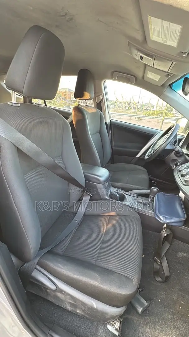 Toyota RAV4 LE AWD (2.5L 4cyl 6A) 2017 Silver