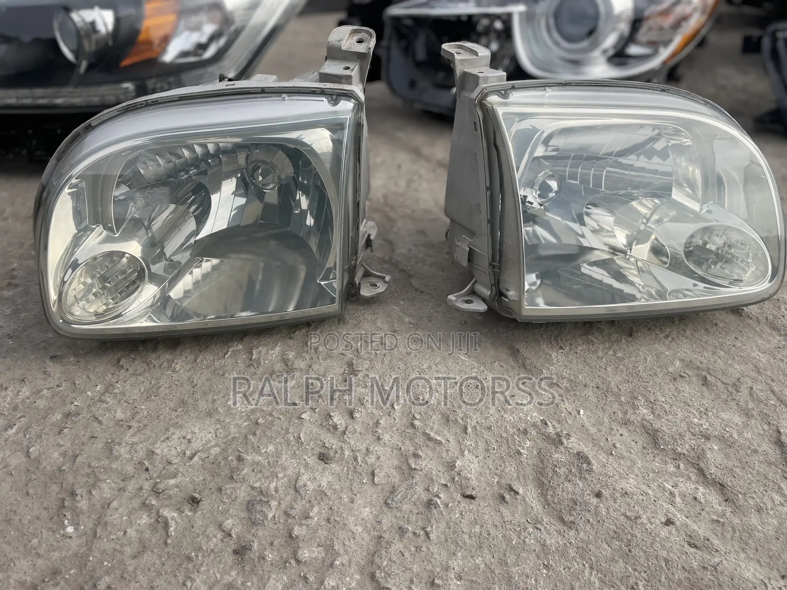 Toyota Tundra 2004-2006 Headlight