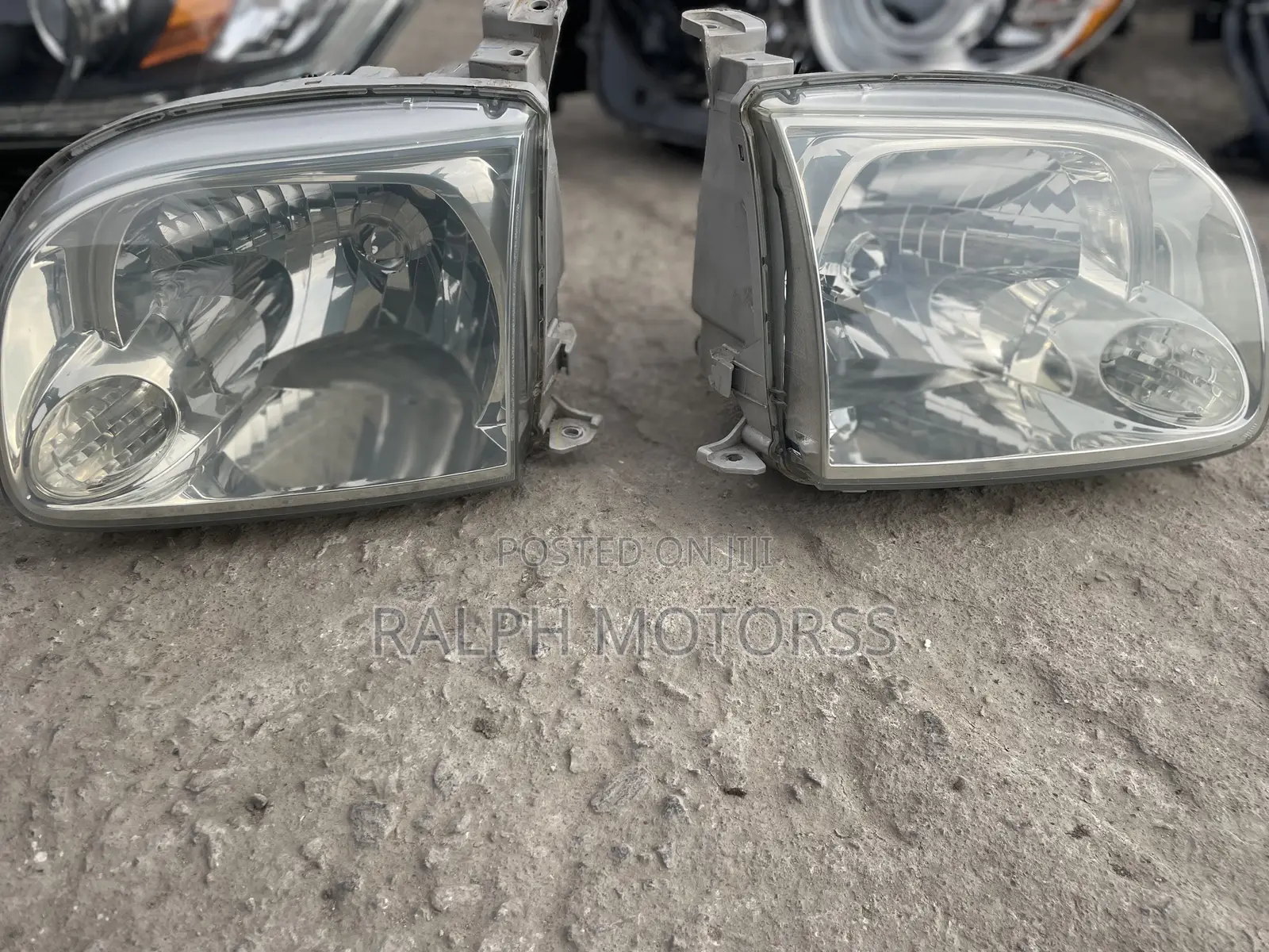Toyota Tundra 2004-2006 Headlight