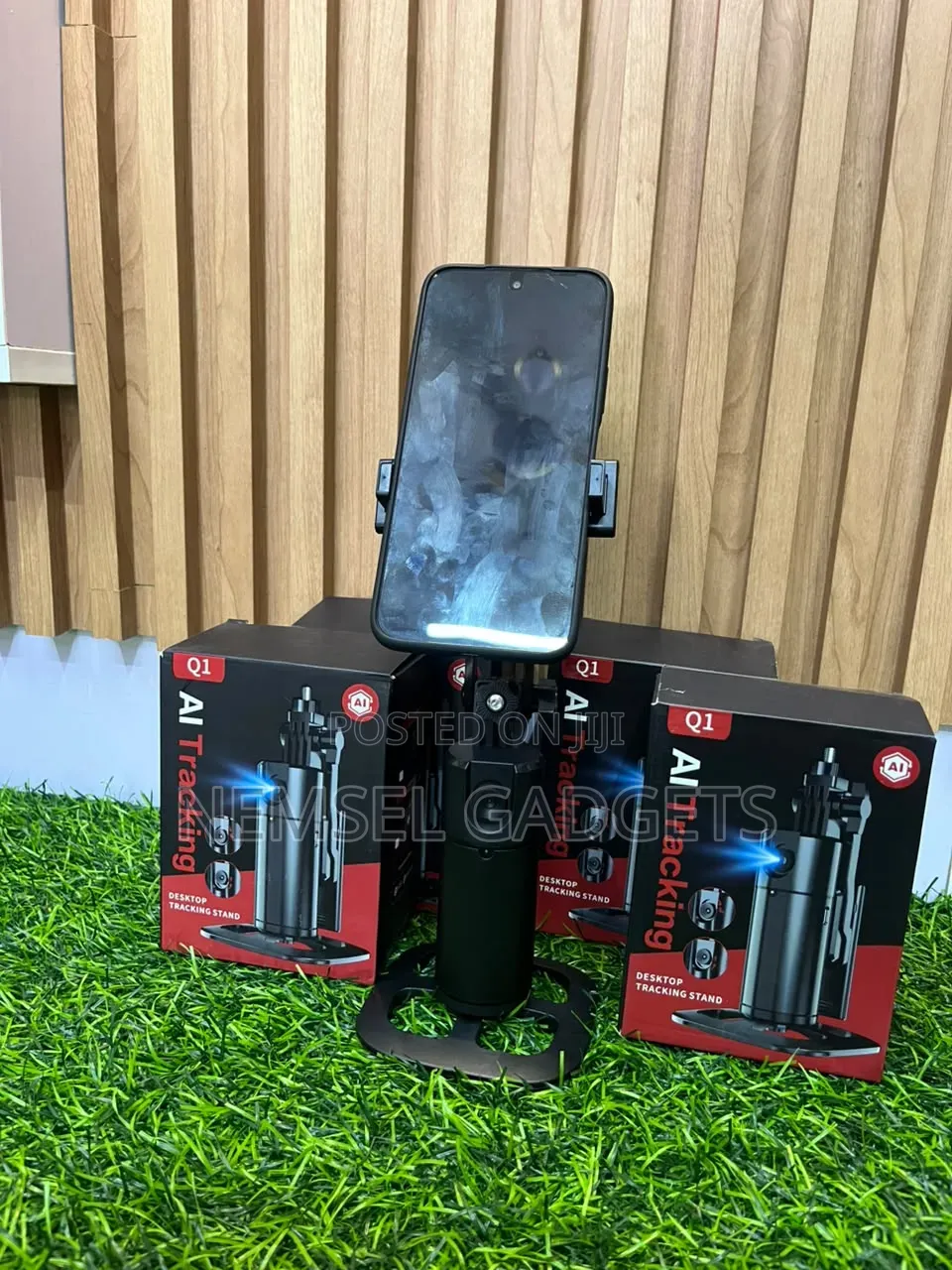 Q1 AI Auto Tracking Desktop Smart Phone Holder