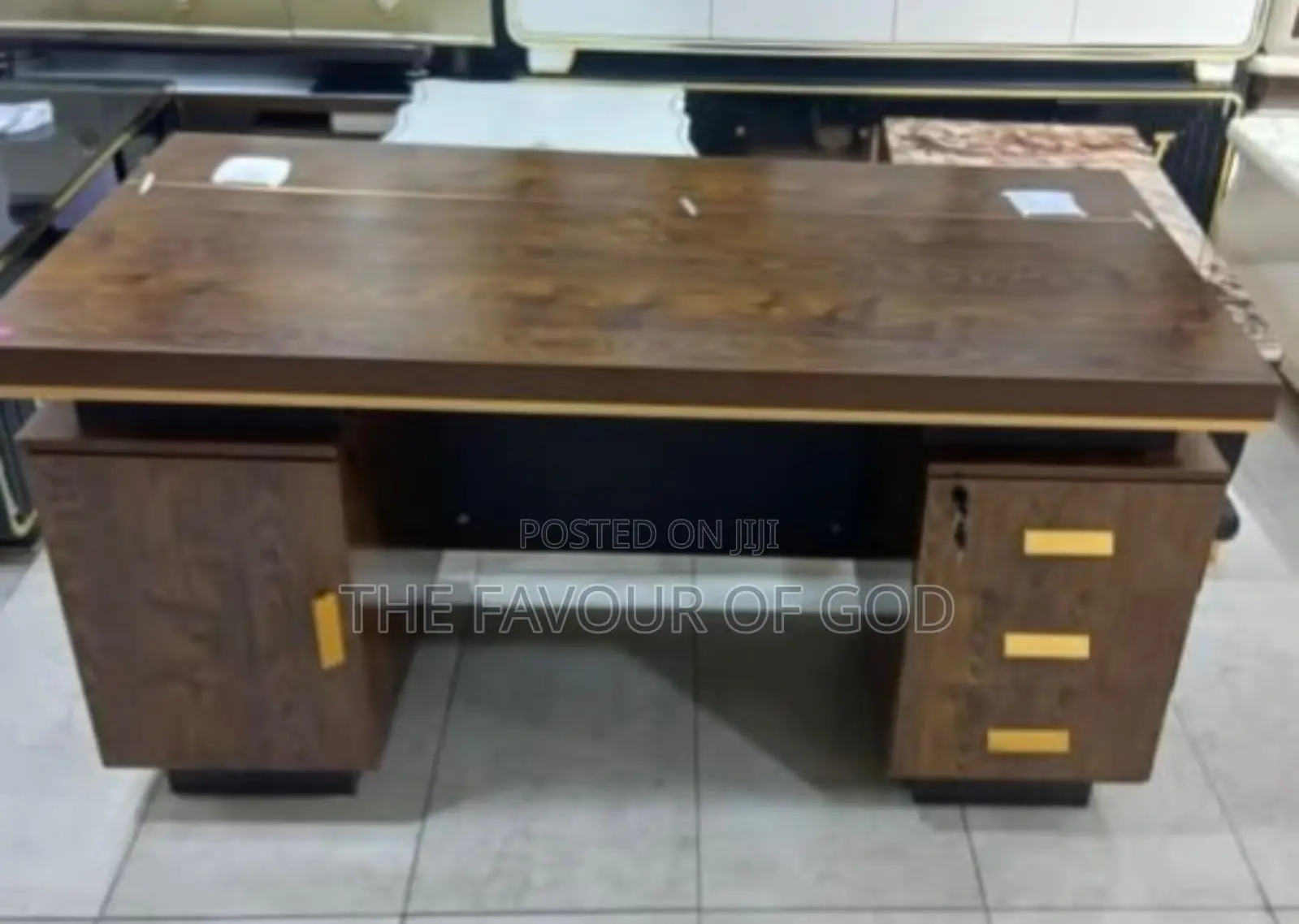 A Strong and Solid Straight Table