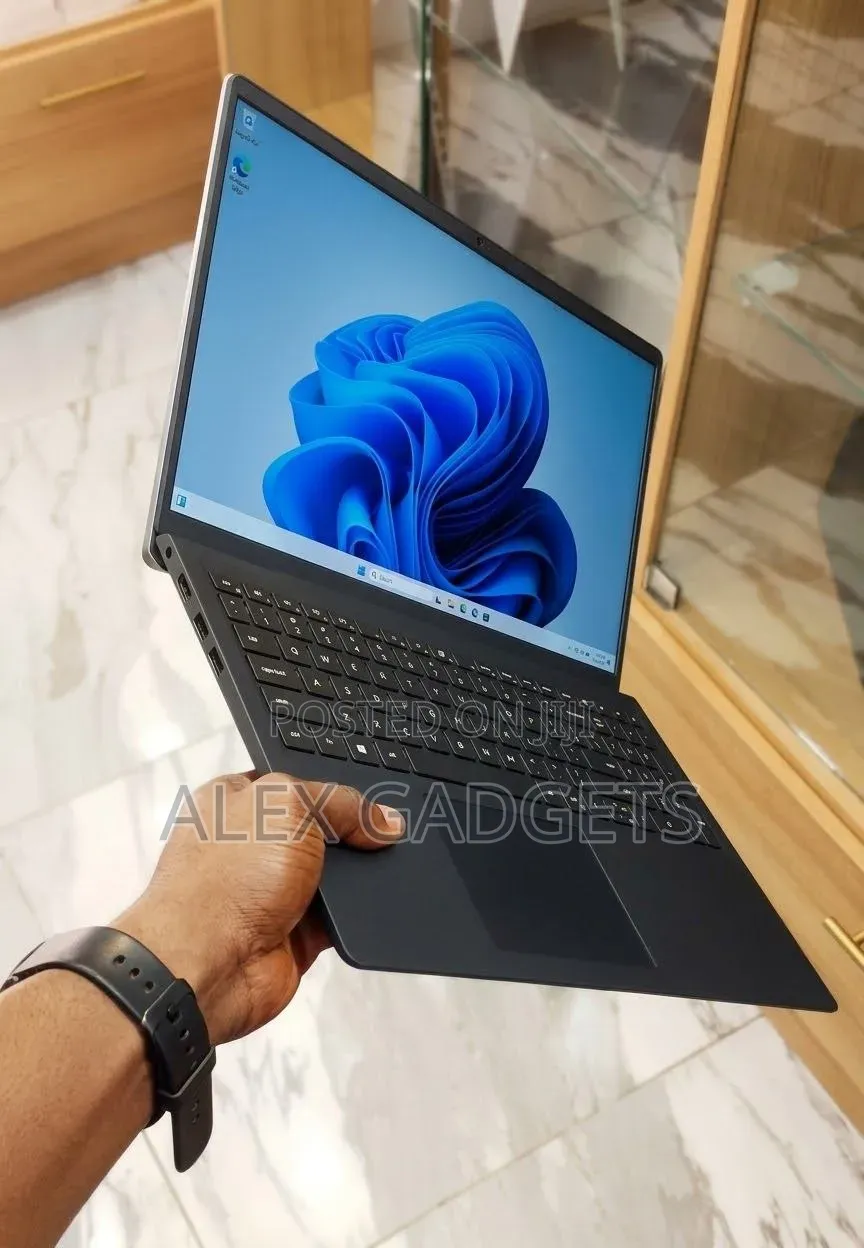 Laptop Dell Inspiron 15 3520 8GB Intel Core i5 SSD 512GB