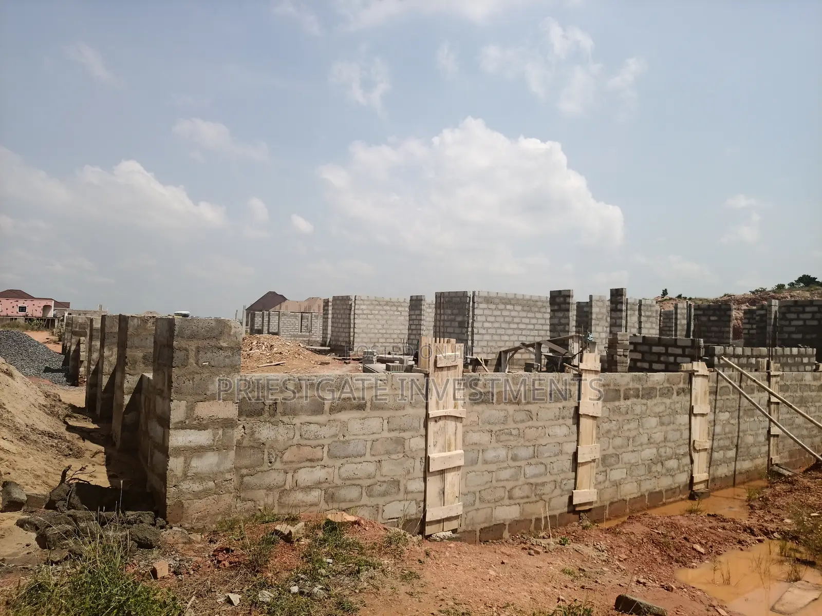 Hot Deal! 70×100ft Land for Sale at Community 25