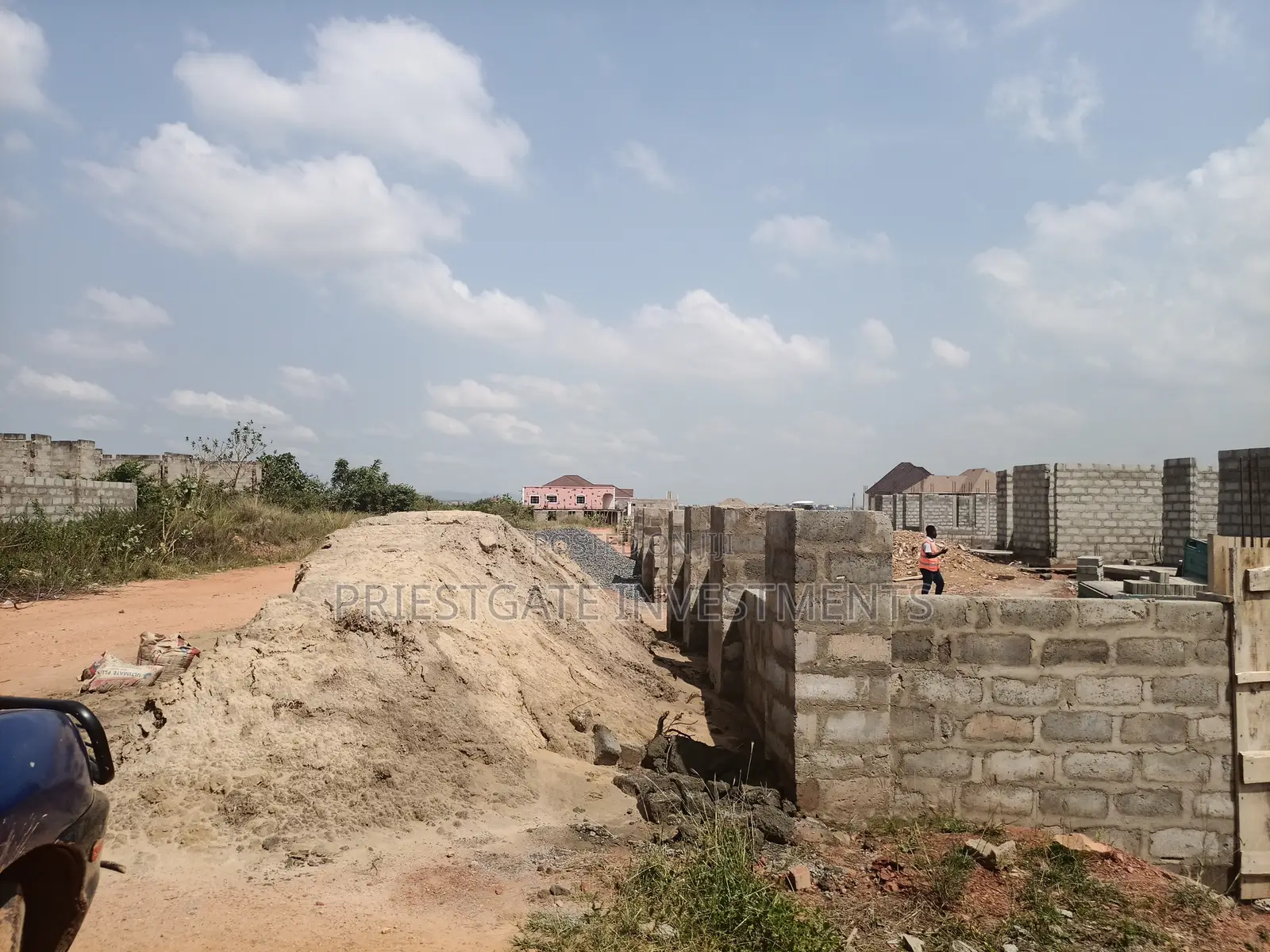 Hot Deal! 70×100ft Land for Sale at Community 25