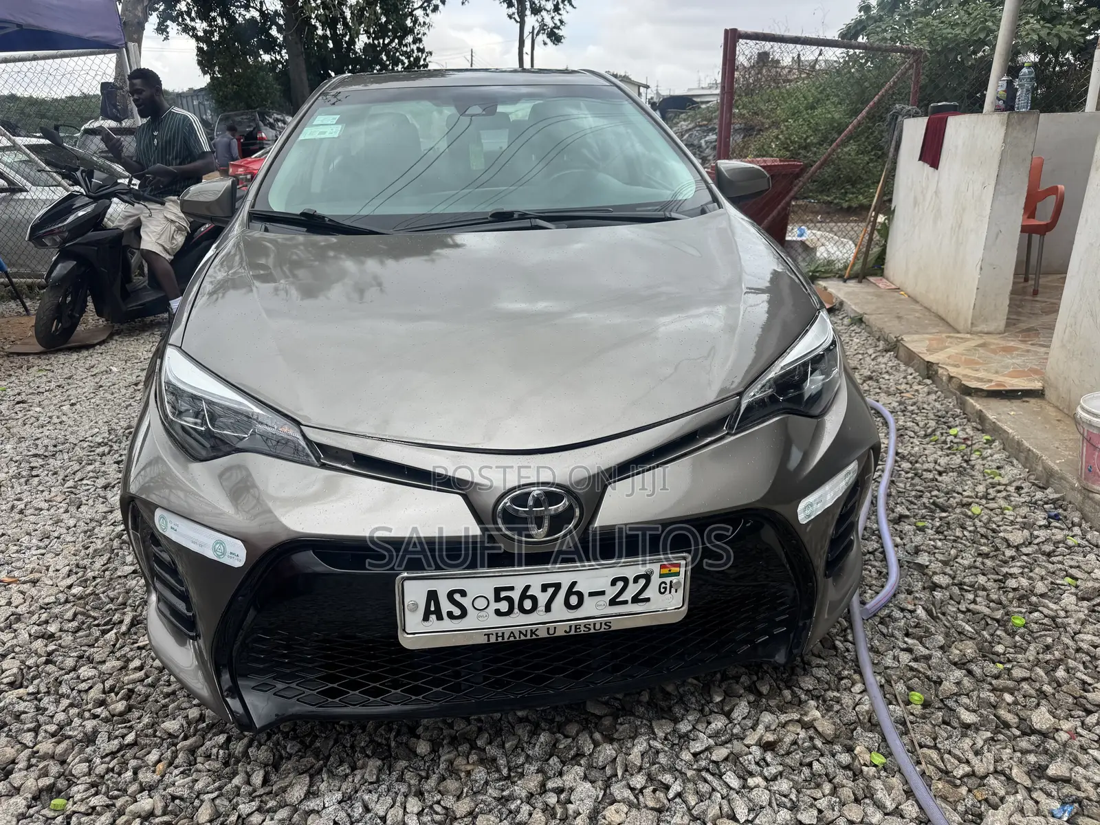Toyota Corolla LE (1.8L 4cyl 2A) 2018 Gray