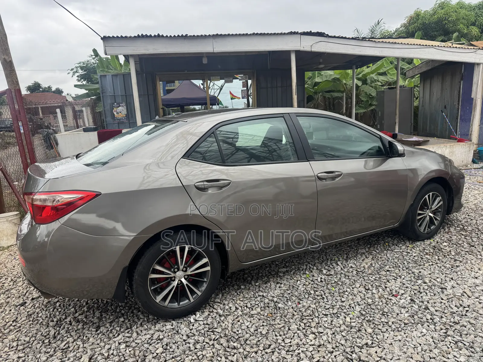 Toyota Corolla LE (1.8L 4cyl 2A) 2018 Gray