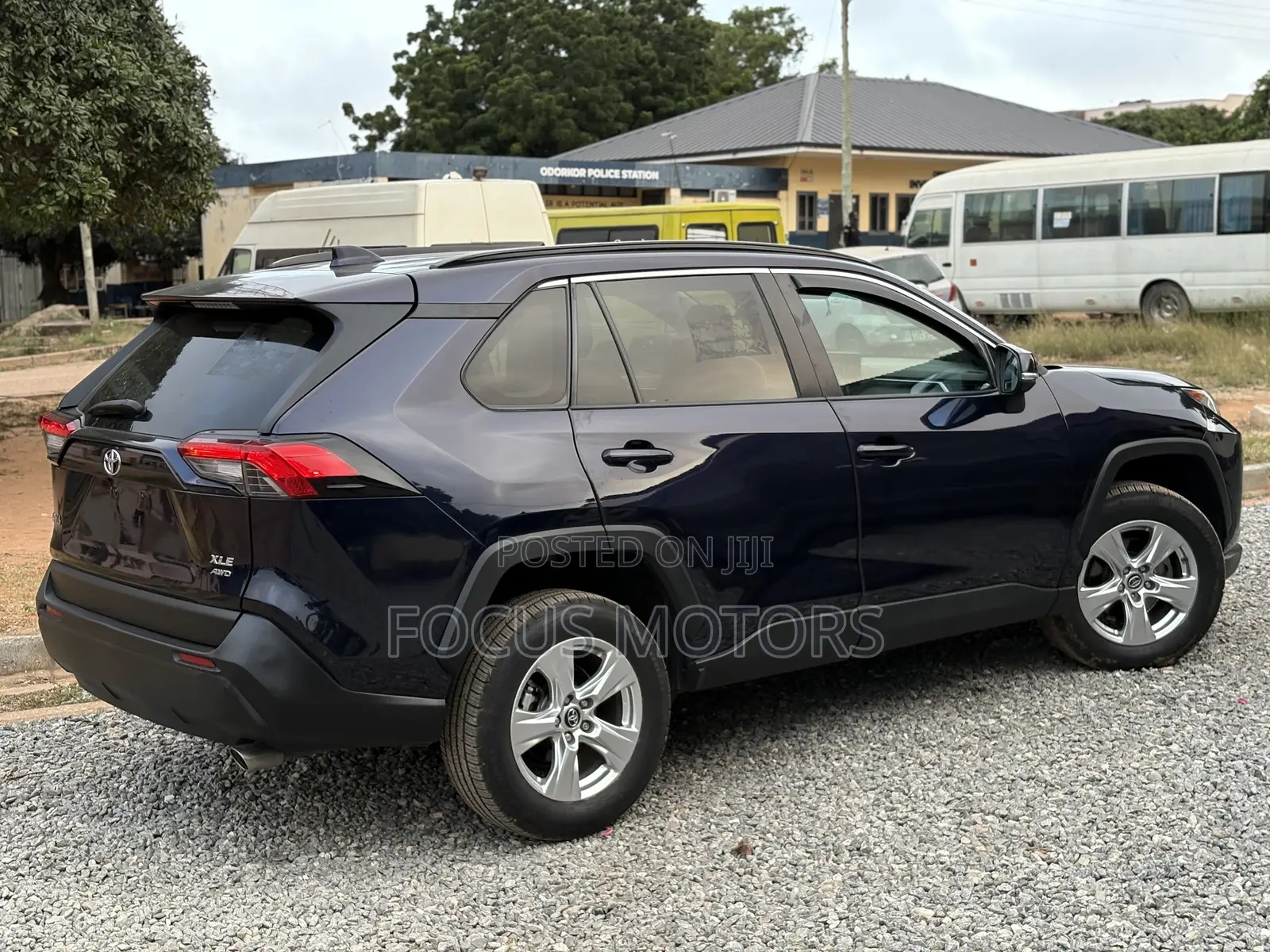Toyota RAV4 XLE AWD 2020 Blue