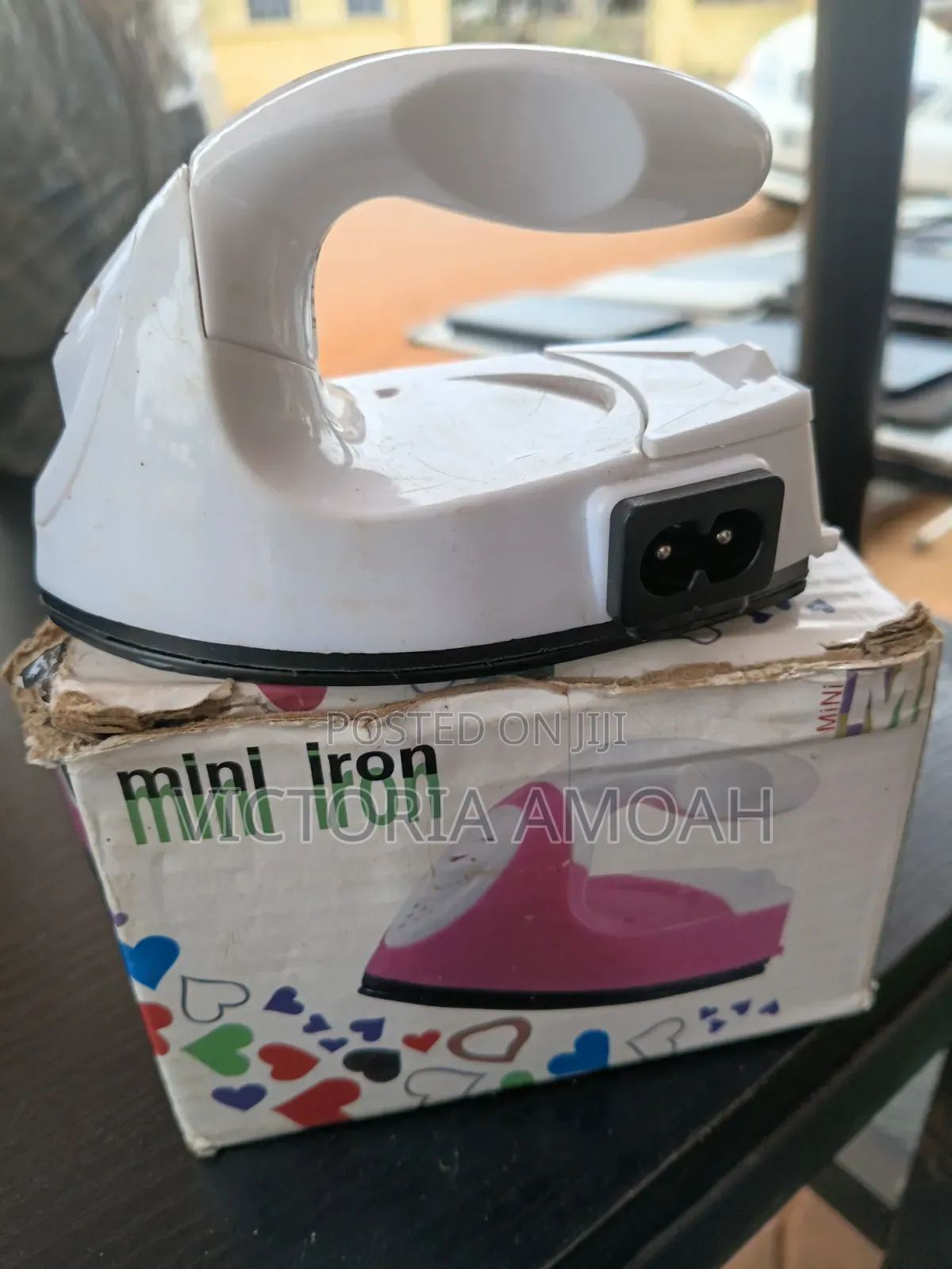 Mini Iron Voltage: 110-220v 50Hz