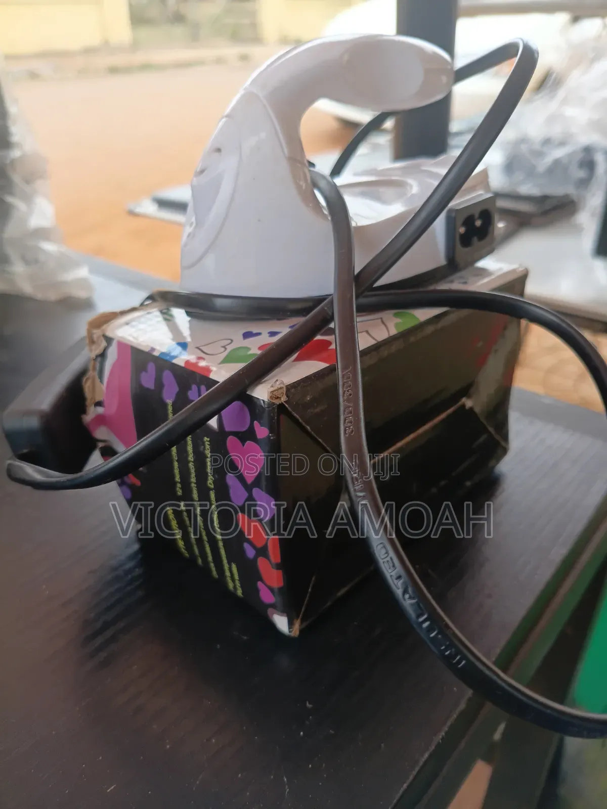 Mini Iron Voltage: 110-220v 50Hz
