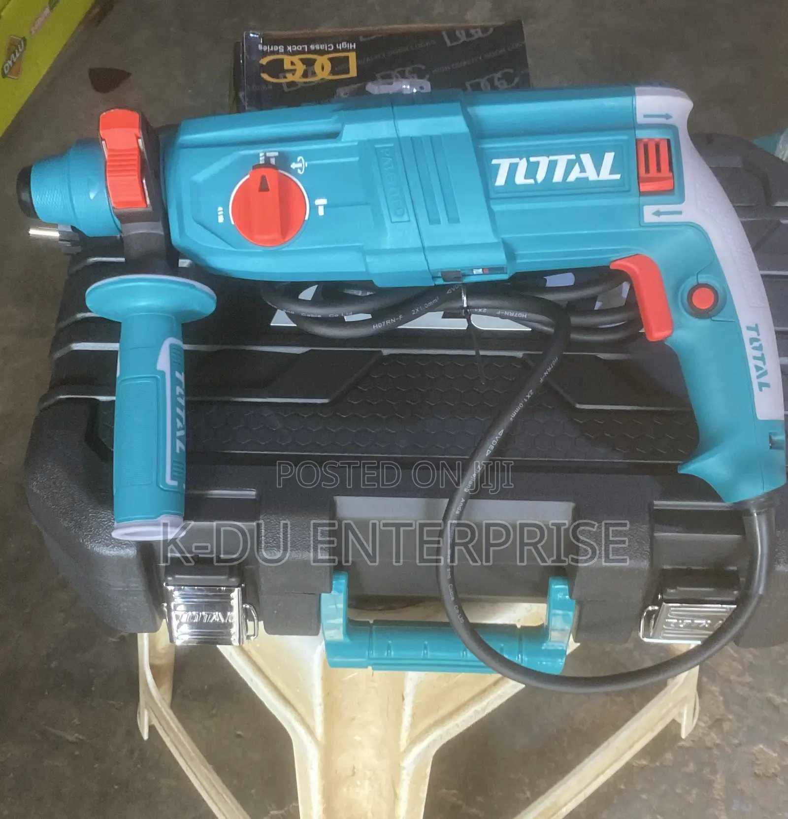 Total Single Chuck Rotary Hammer 800W