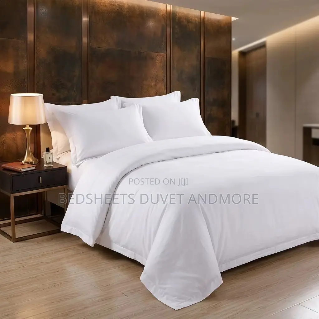 Luxury Hotel White Bedsheet