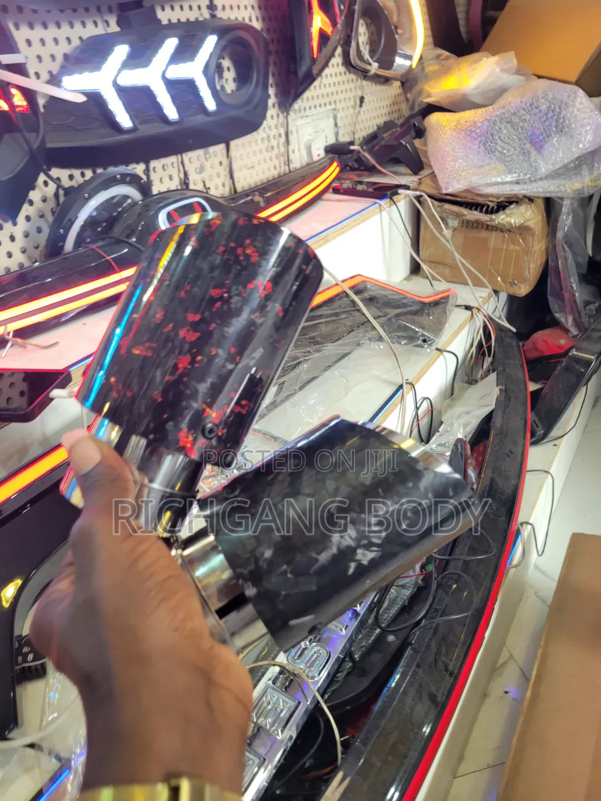 Normal Universal Exuss Mouth for All Cars.