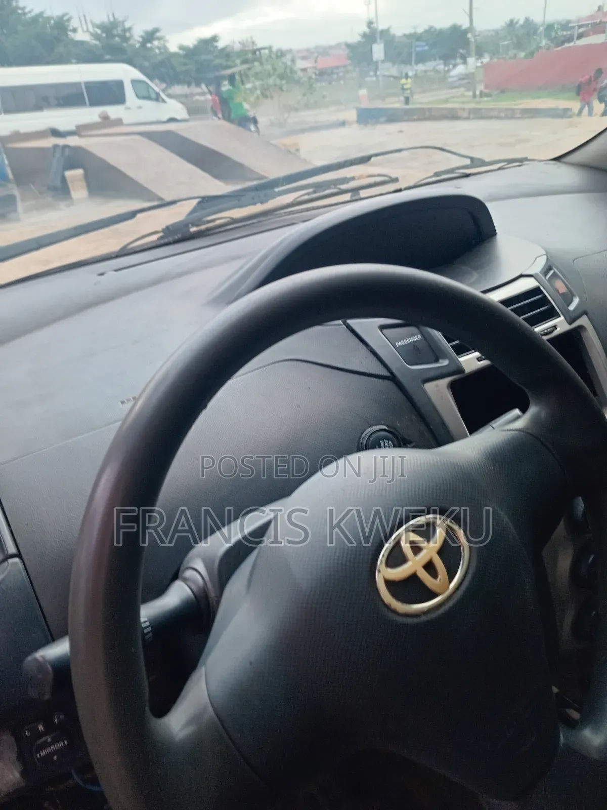 Toyota Vitz 1.3 AWD 3dr 2010 Brown