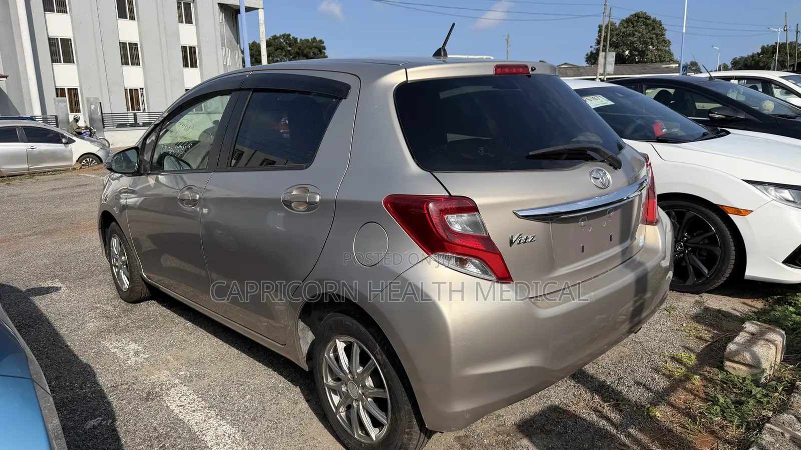 Toyota Vitz 1.0 FWD 5dr 2016 Gold
