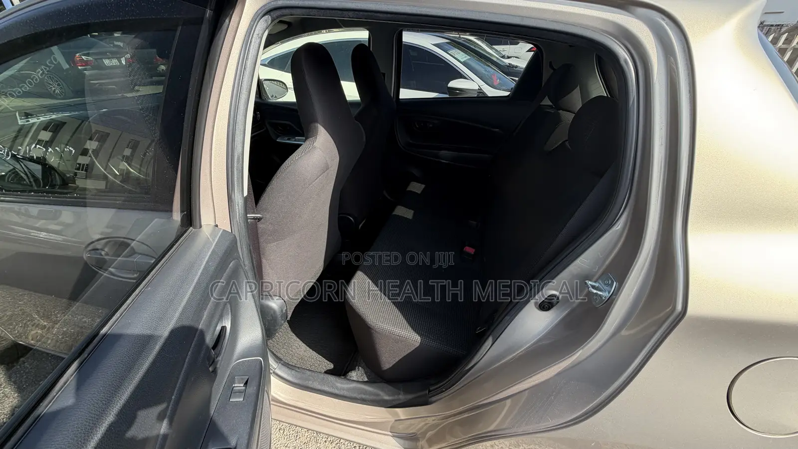 Toyota Vitz 1.0 FWD 5dr 2016 Gold