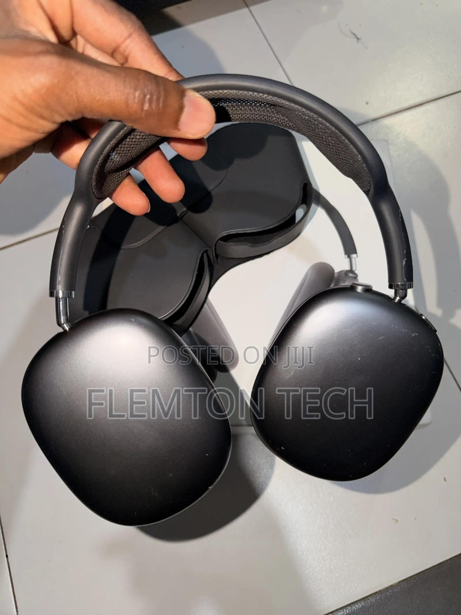 Original Apple AirPods Max 1st Gen (Lightening)