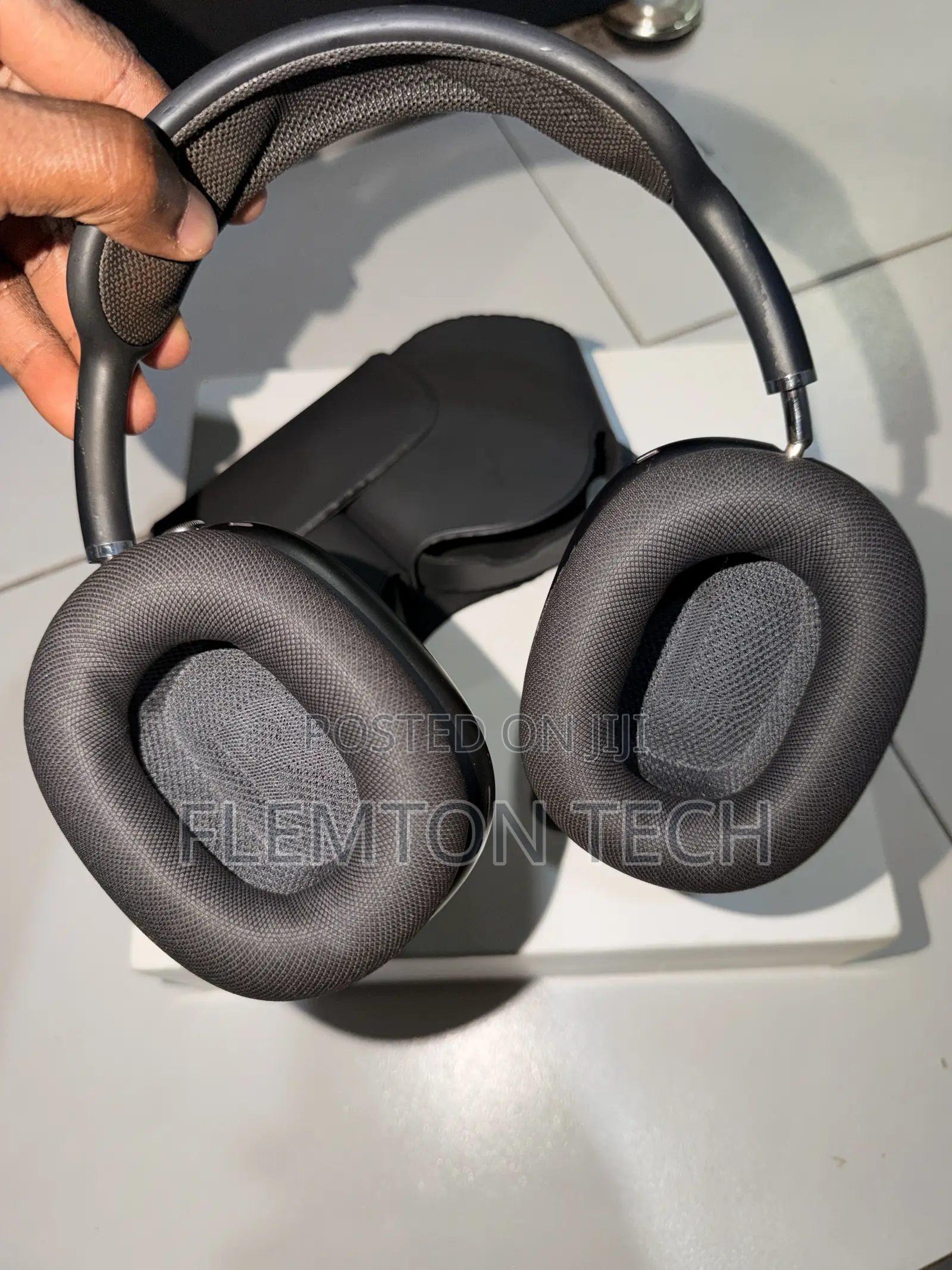Original Apple AirPods Max 1st Gen (Lightening)