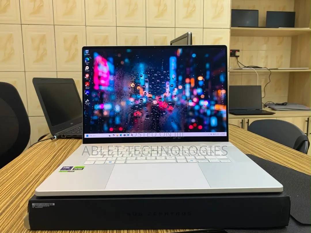 Laptop Asus ROG Zephyrus G16 16GB Intel Core Ultra 9 SSD 1T
