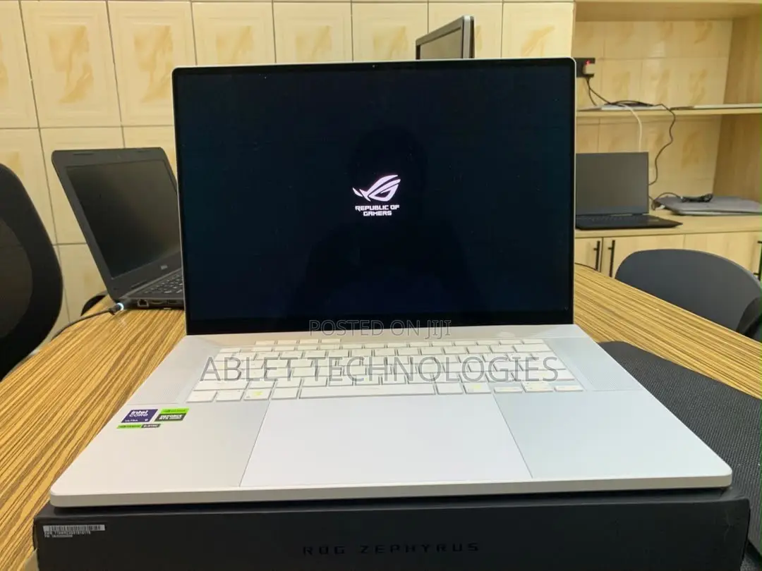 Laptop Asus ROG Zephyrus G16 16GB Intel Core Ultra 9 SSD 1T