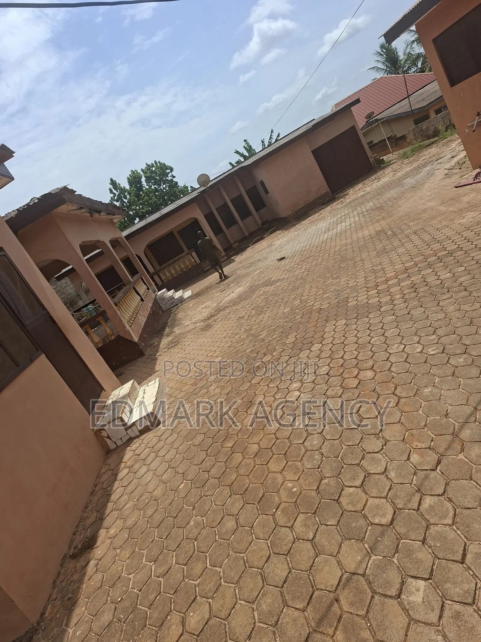 6bdrm House in Gbawe, Zero for sale