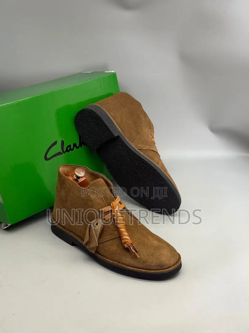 CLARKS Men’s Suede Leather Desert Boots (Brown)