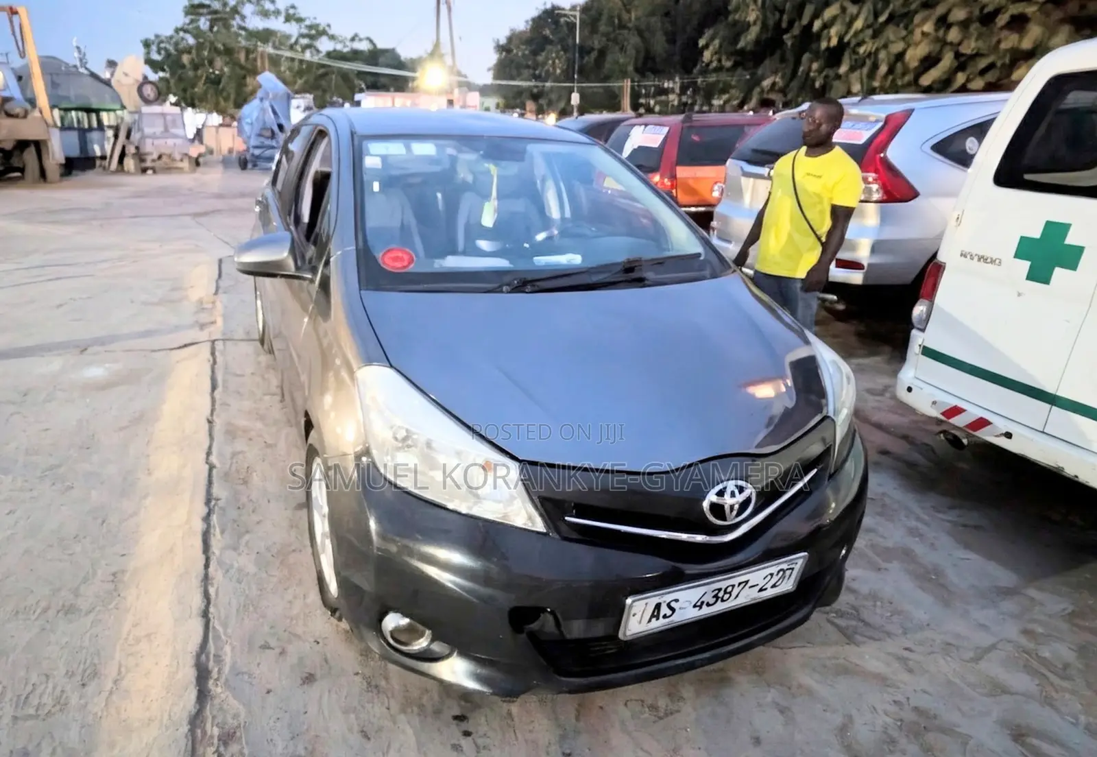 Toyota Yaris 2011 Gray