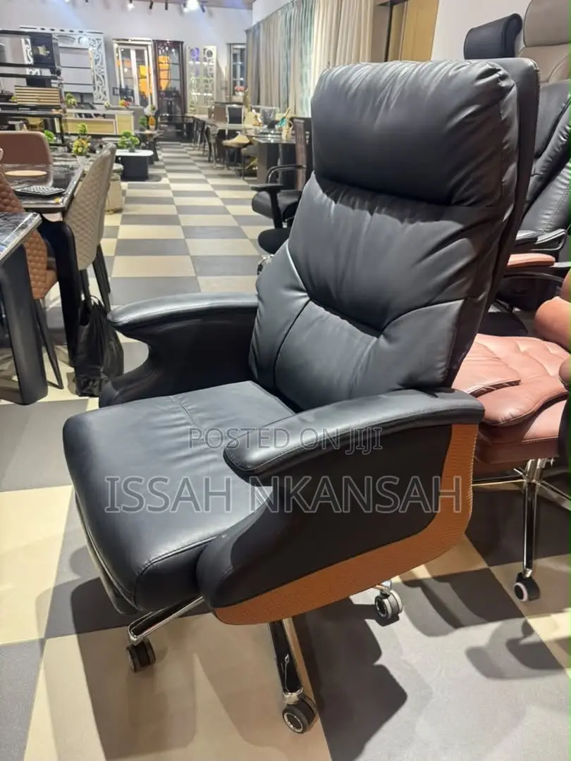 Black Leather Executive Boss Chair