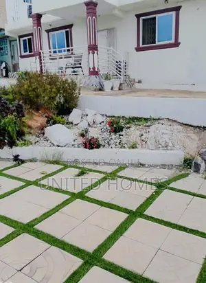 3bdrm House in West Hills Mall Area for sale