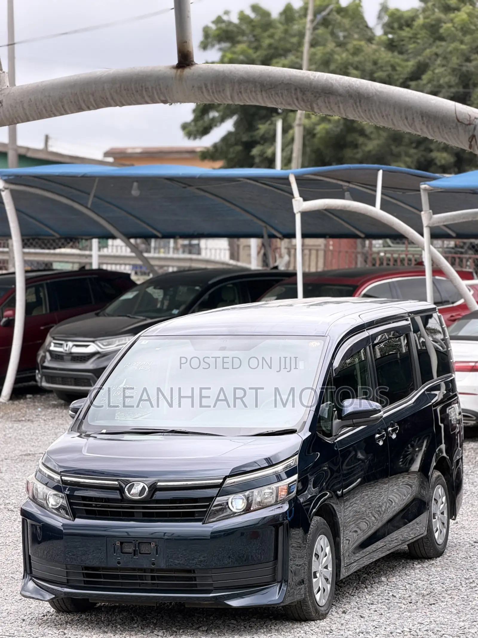 Toyota Voxy 2015