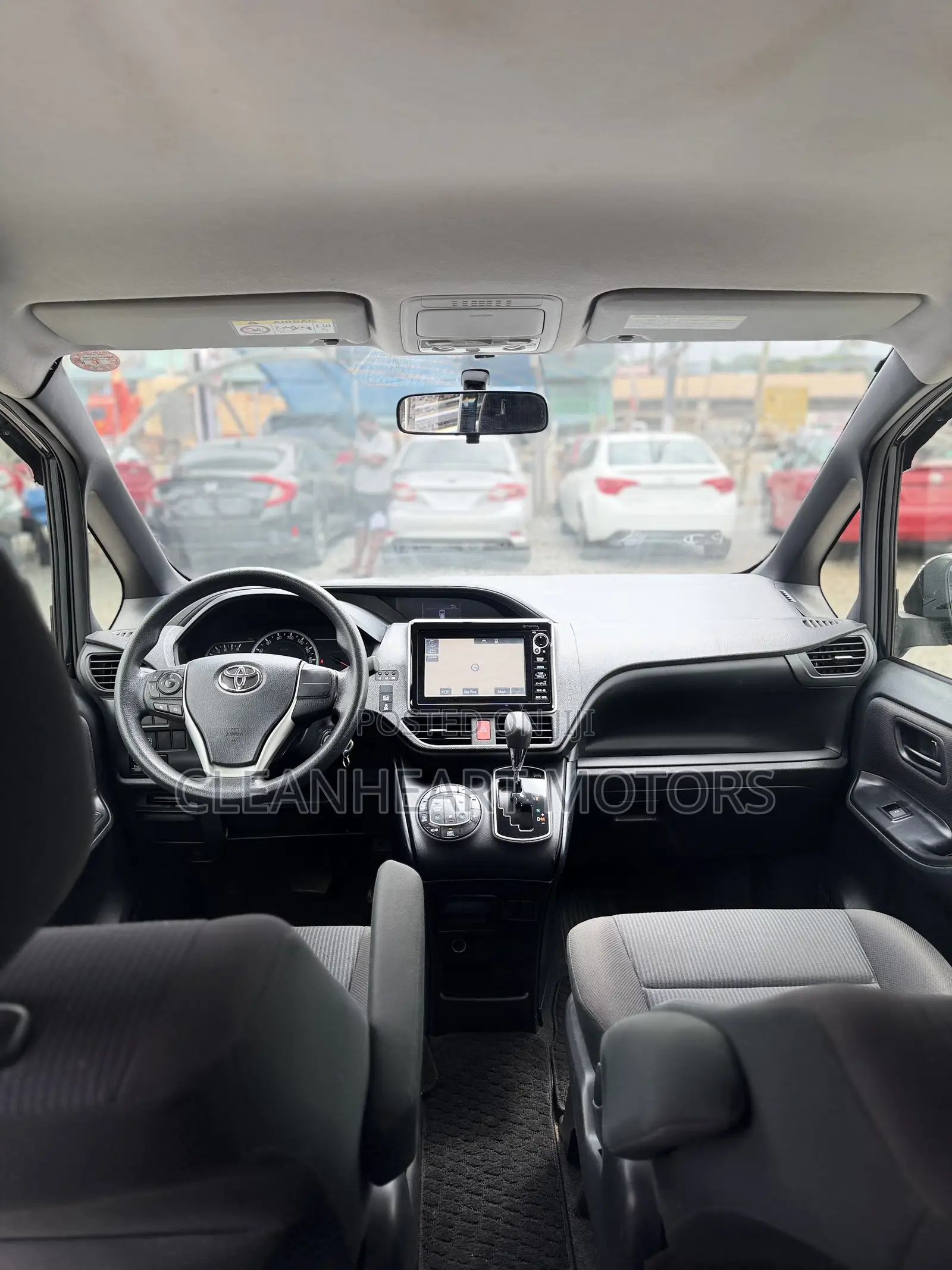 Toyota Voxy 2015