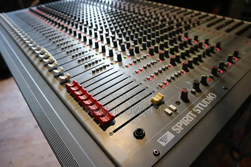 Soundcraft Spirit Studio 24 Channel Mixture
