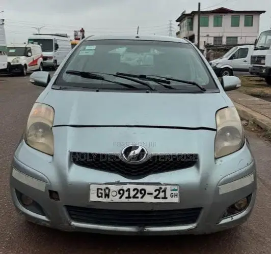 Toyota Vitz 1.3 FWD 5dr 2010 Silver