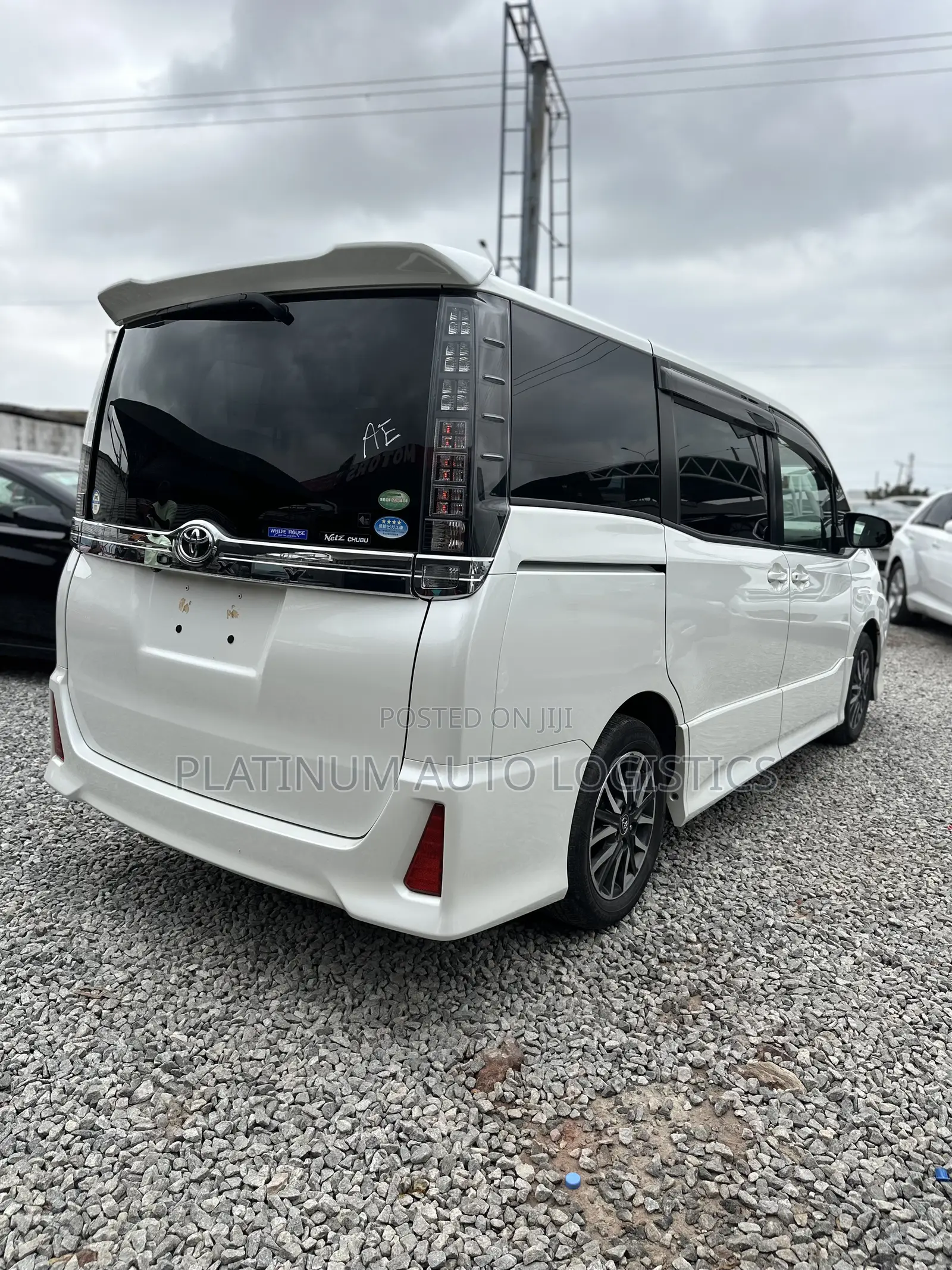 Toyota Voxy V 4WD 8-Seater 2016 White