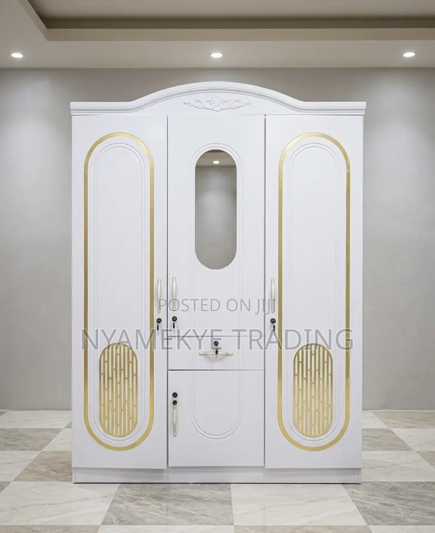 Modern 3-Door Wardrobe With Mirror