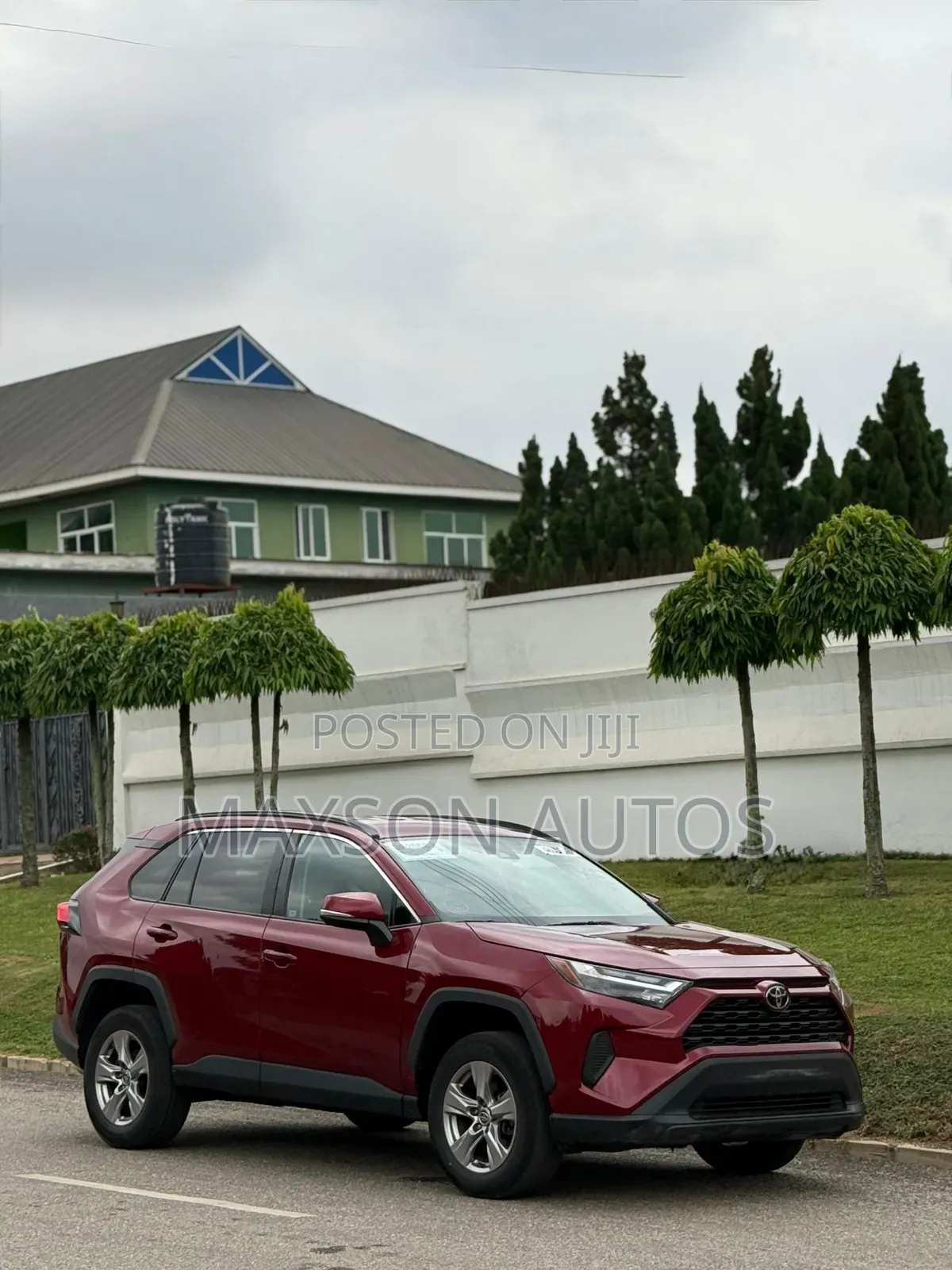 Toyota RAV4 XLE 2022 Red