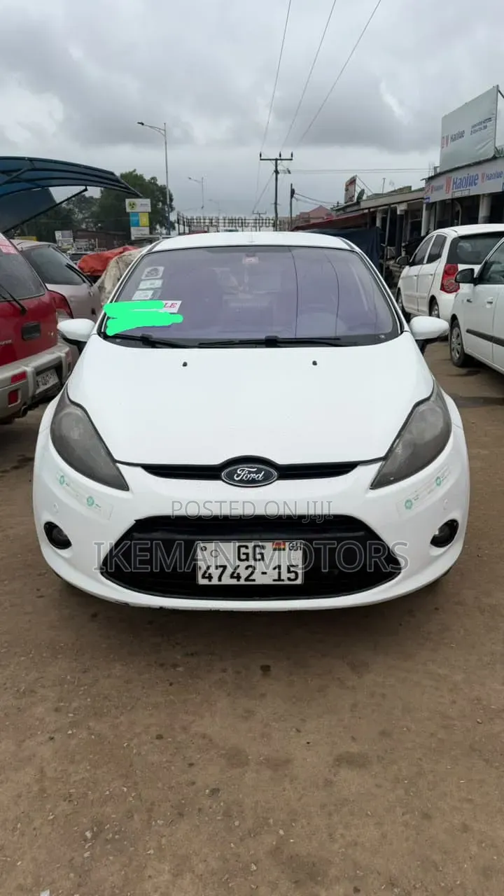 Ford Fiesta SE Hatchback 2012 White