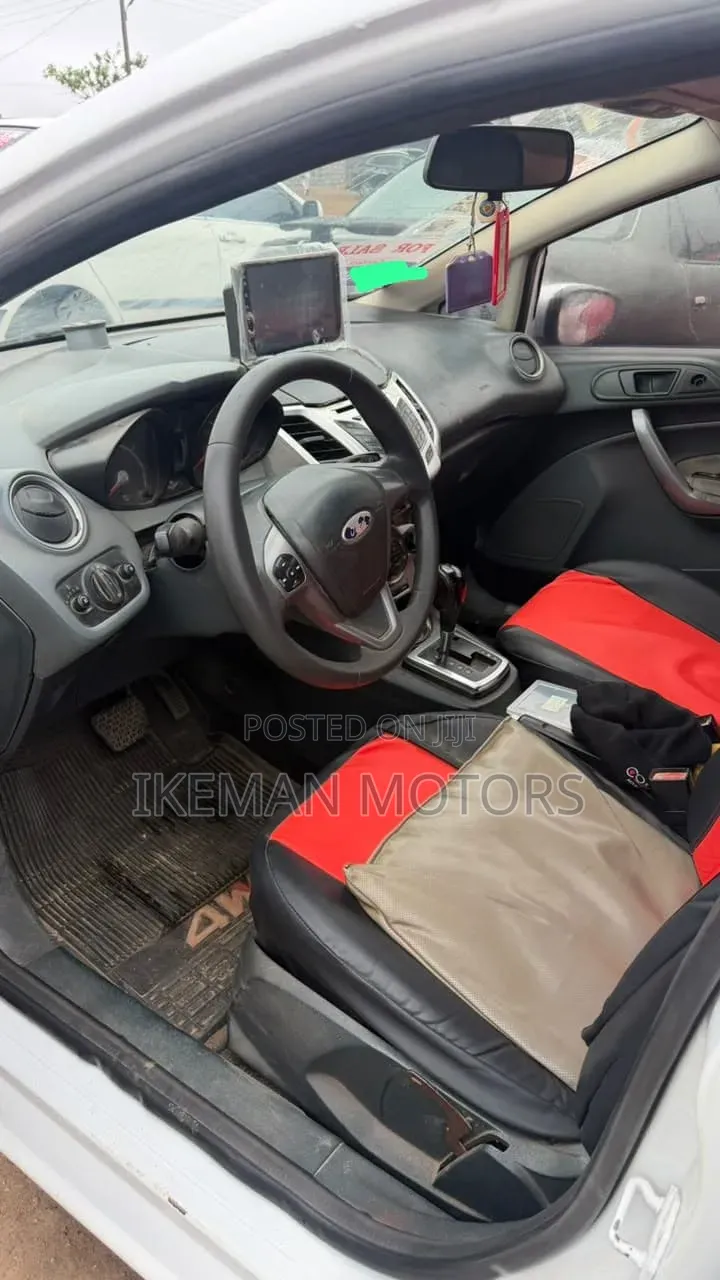Ford Fiesta SE Hatchback 2012 White