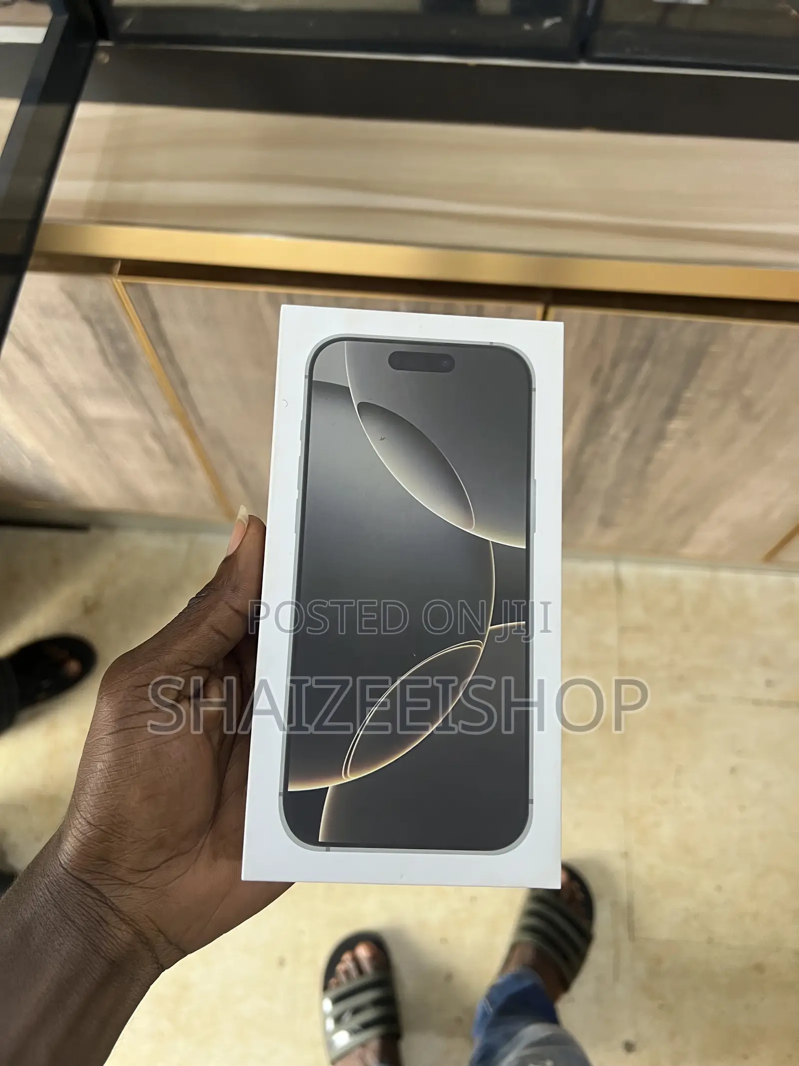 New Apple iPhone 16 Pro Max 256 GB Gold