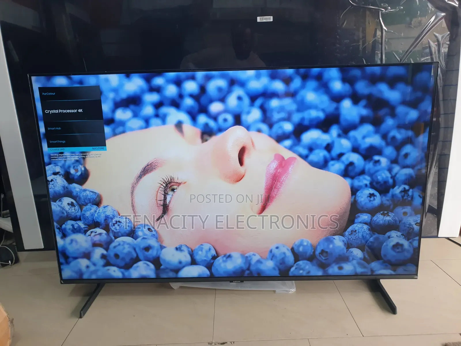 2024/24 Samsung 50"crystal Uhd HDR Smart Satellite TV