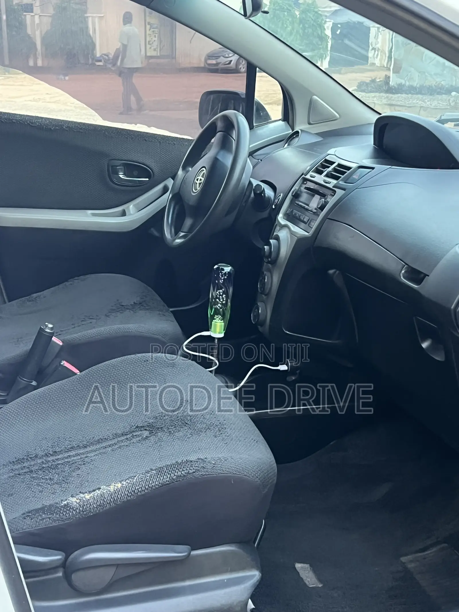 Toyota Vitz 2009 White