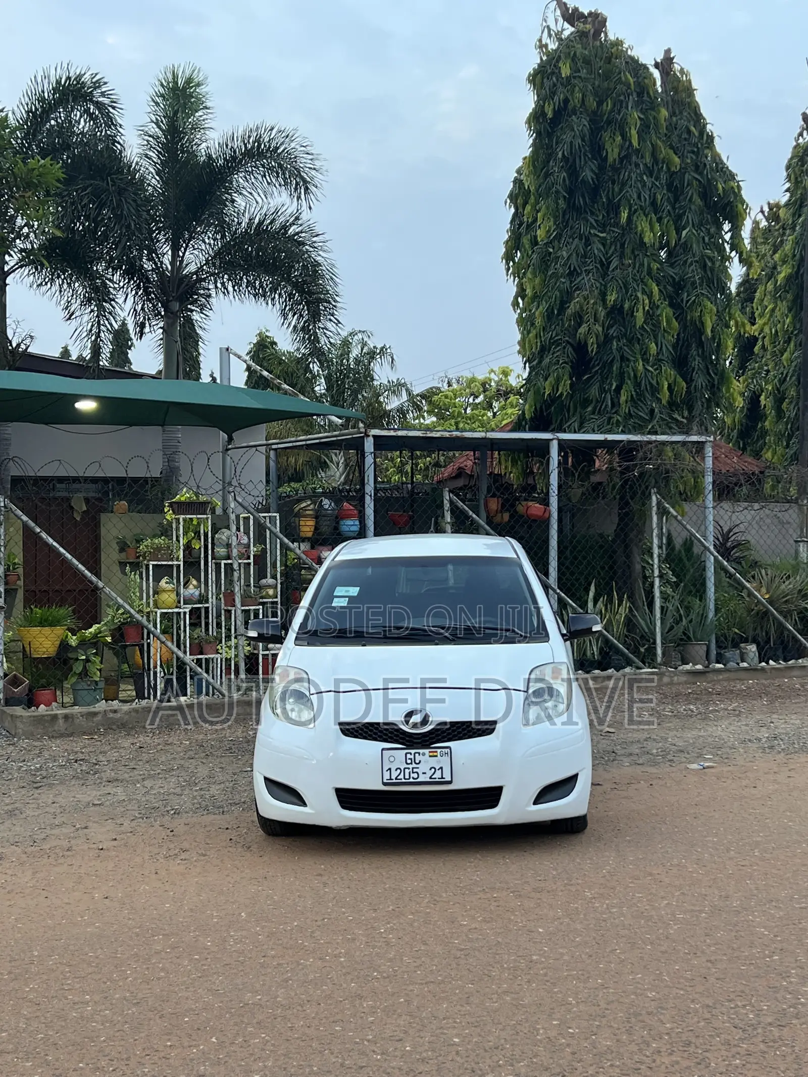 Toyota Vitz 2009 White