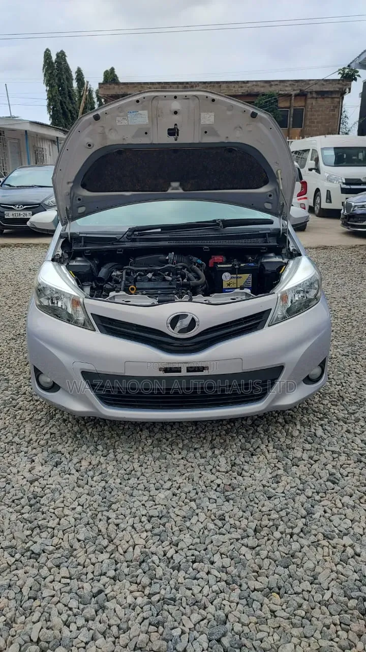 Toyota Vitz 1.5 FWD 3dr 2012 Silver