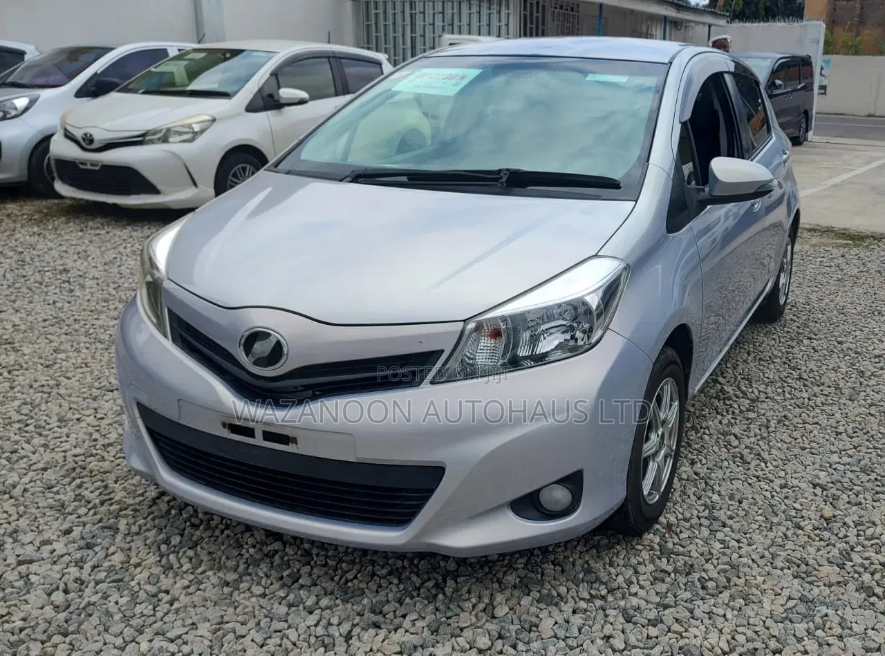 Toyota Vitz 1.5 FWD 3dr 2012 Silver