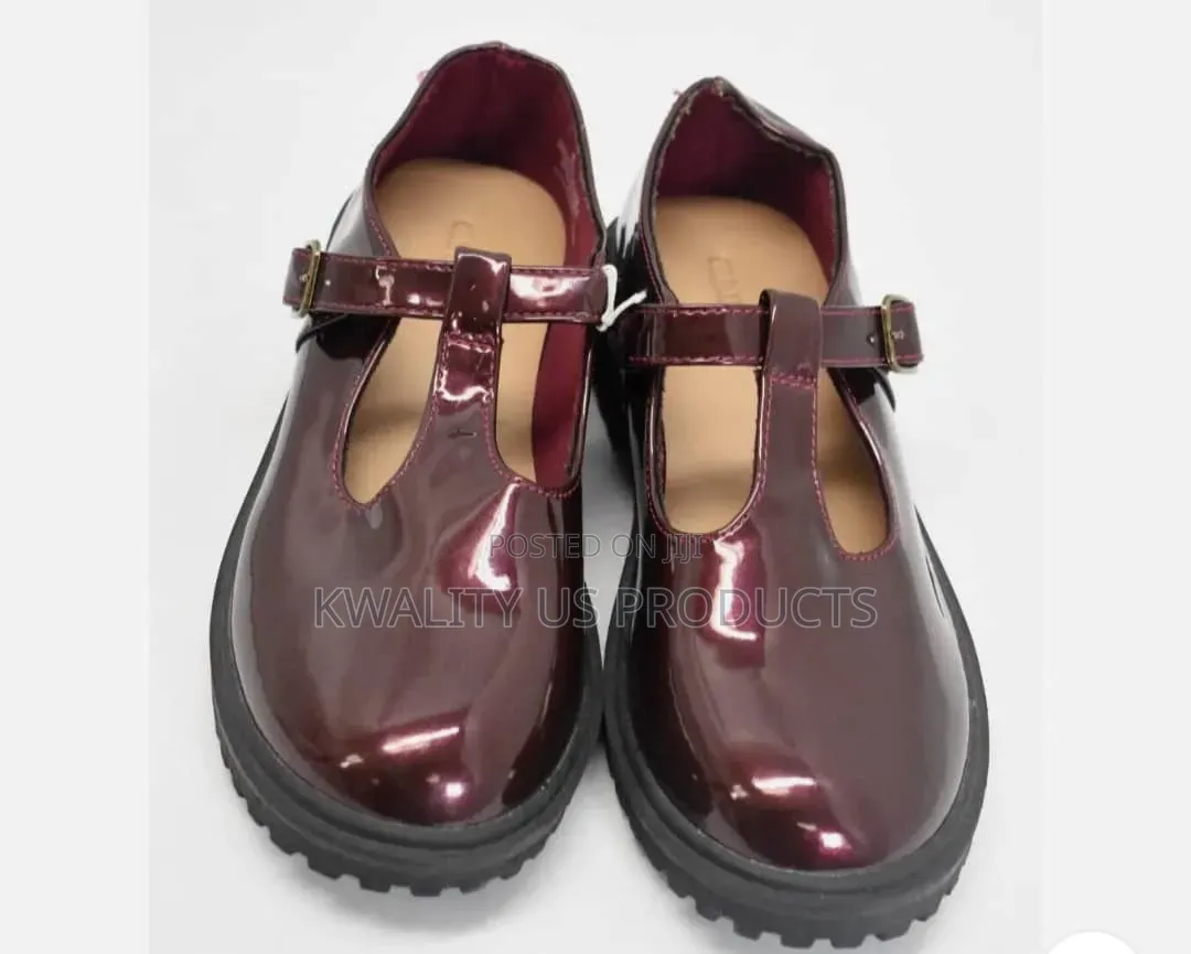 Old Navy Girls Strap Sandals - Size 30, 32