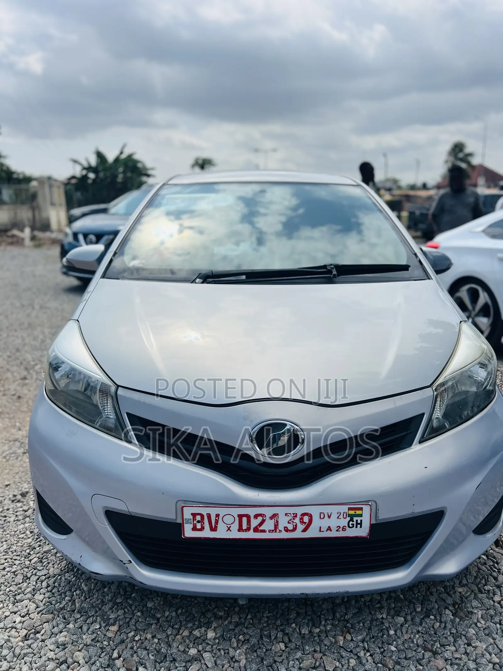 Toyota Vitz 1.3 AWD 3dr 2013 Gray